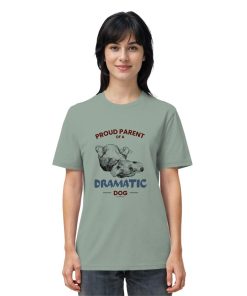 Graugrünes Dramatic Dog Unisex Shirt als Damen Tragebild
