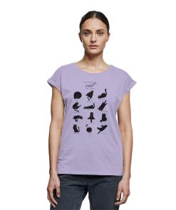 Frau trägt lavendelfarbenes Katzen T-Shirt „Catmoods“ mit schwarzem Print