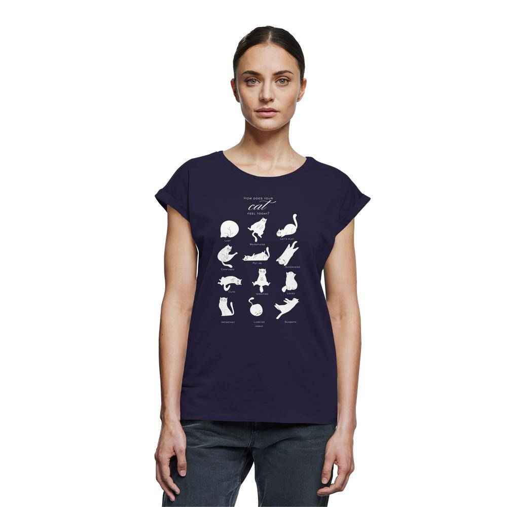 Frau trägt dunkelblaues Catmoods Katzen T-Shirt mit hellem Print