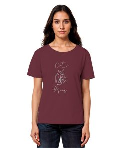 Model trägt weinrotes Cat Mom Damen Shirt mit minimalistischem Katzenmotiv in Light Azur von LEODIN Design