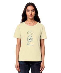 Model trägt gelbliches Butter Cat Mom Damen Shirt mit Katzenmotiv