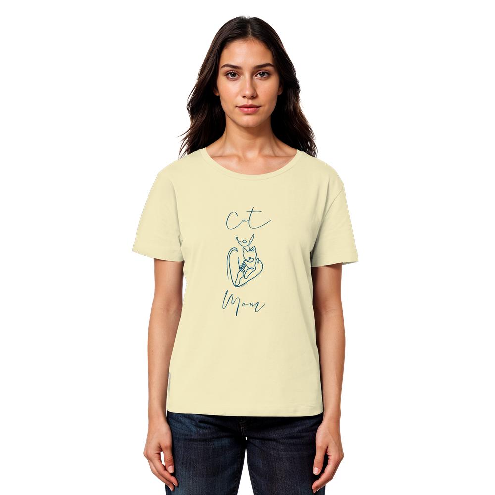 Model trägt gelbliches Butter Cat Mom Damen Shirt mit Katzenmotiv